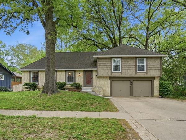 9731 Roe Avenue, Overland Park, KS 66207
