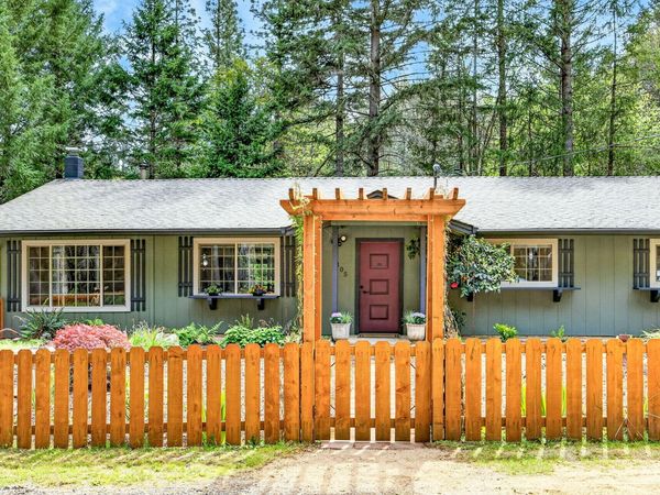 9105 W Evans Creek Road, Rogue River, OR 97537