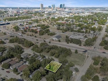 962 E Oleander Street, Fort Worth, TX 76104