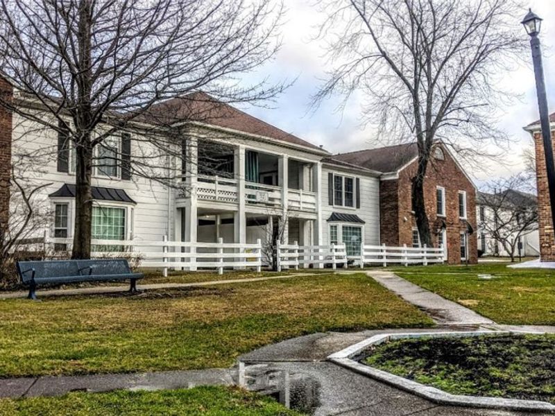 25 Trenton Square, Euclid, OH 44143 Photo 1