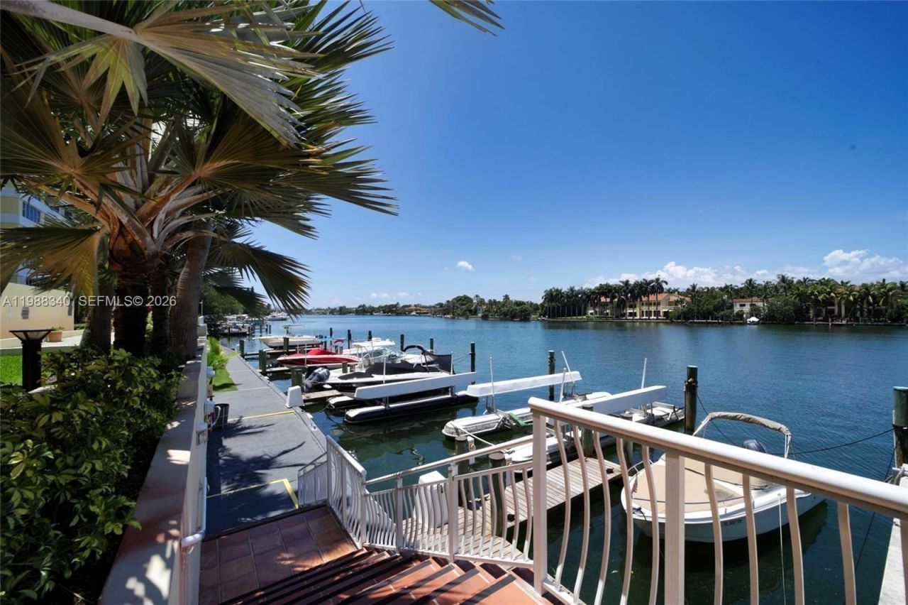 5600 Collins Ave , Unit 17G, Miami Beach, FL 33140 Photo
