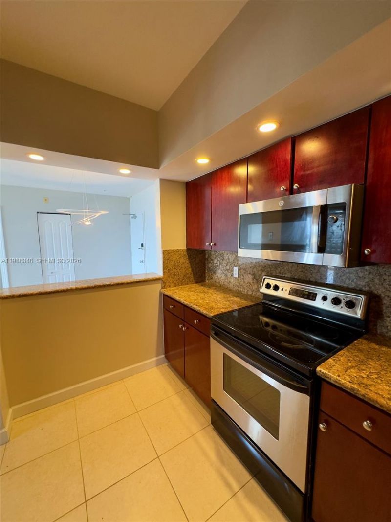 5600 Collins Ave , Unit 17G, Miami Beach, FL 33140 Photo