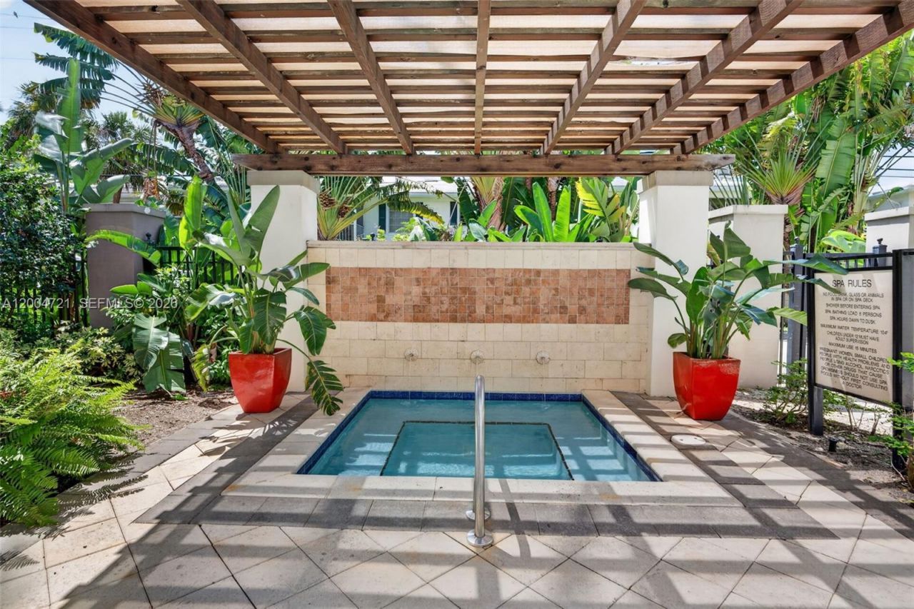 2401 NE 65th St , Unit 205, Fort Lauderdale, FL 33308 Photo