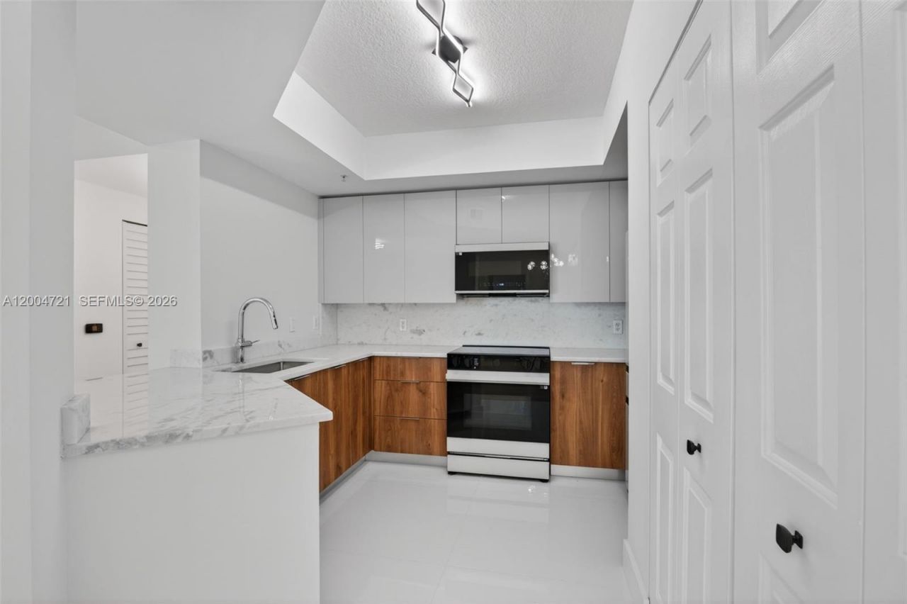 2401 NE 65th St , Unit 205, Fort Lauderdale, FL 33308 Photo