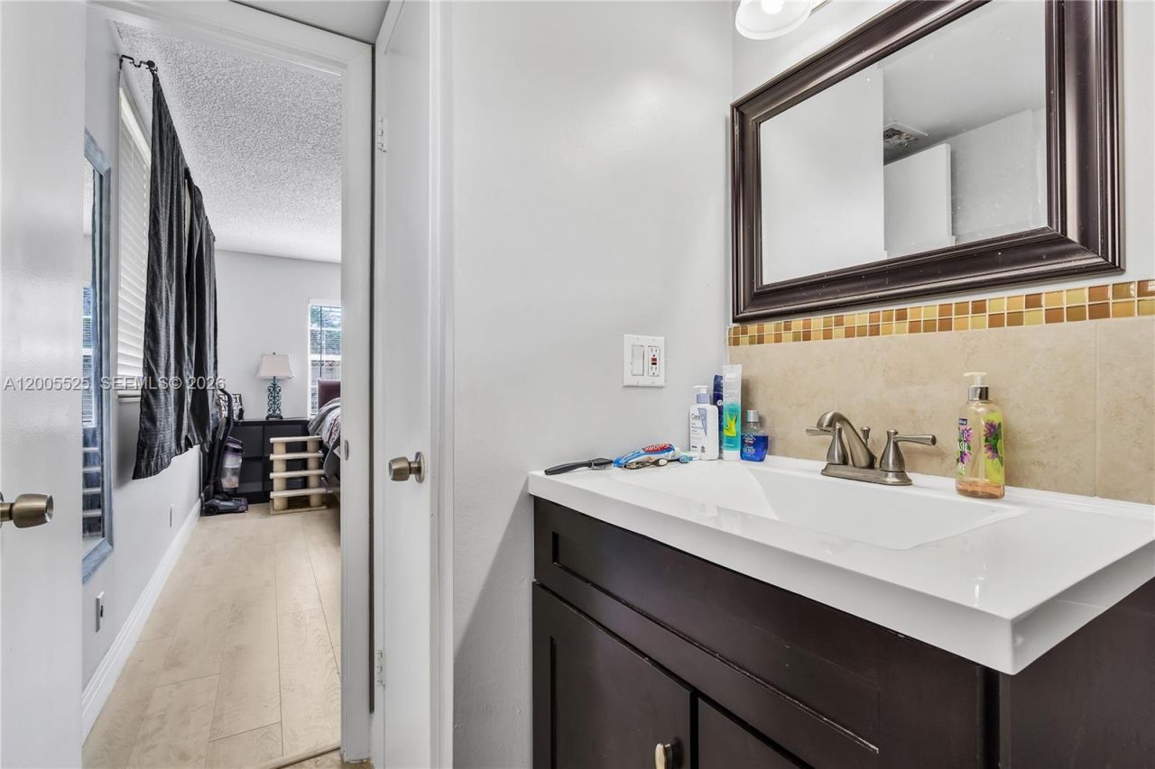 3777 NW 78th Ave, Unit 15A, Davie, FL 33024 Photo