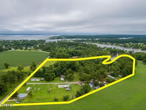 130 Holiday Lane , Oriental, NC 28571