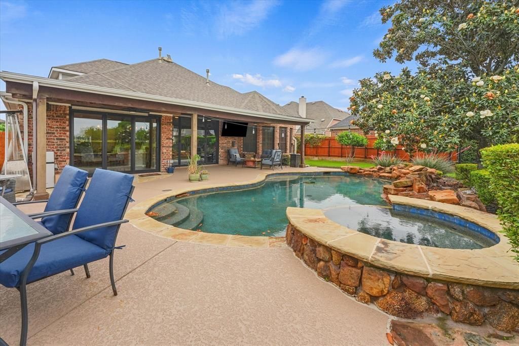 210 Victory Lane, Mansfield, TX 76063 Main Photo