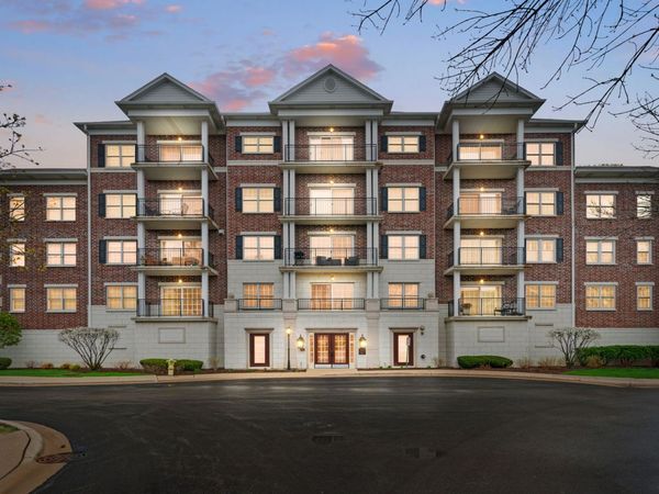 400 McDaniels Circle , Unit 405, Clarendon Hills, IL 60514