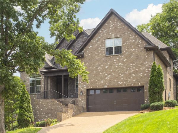 111 Country Hills Dr , Hendersonville, TN 37075