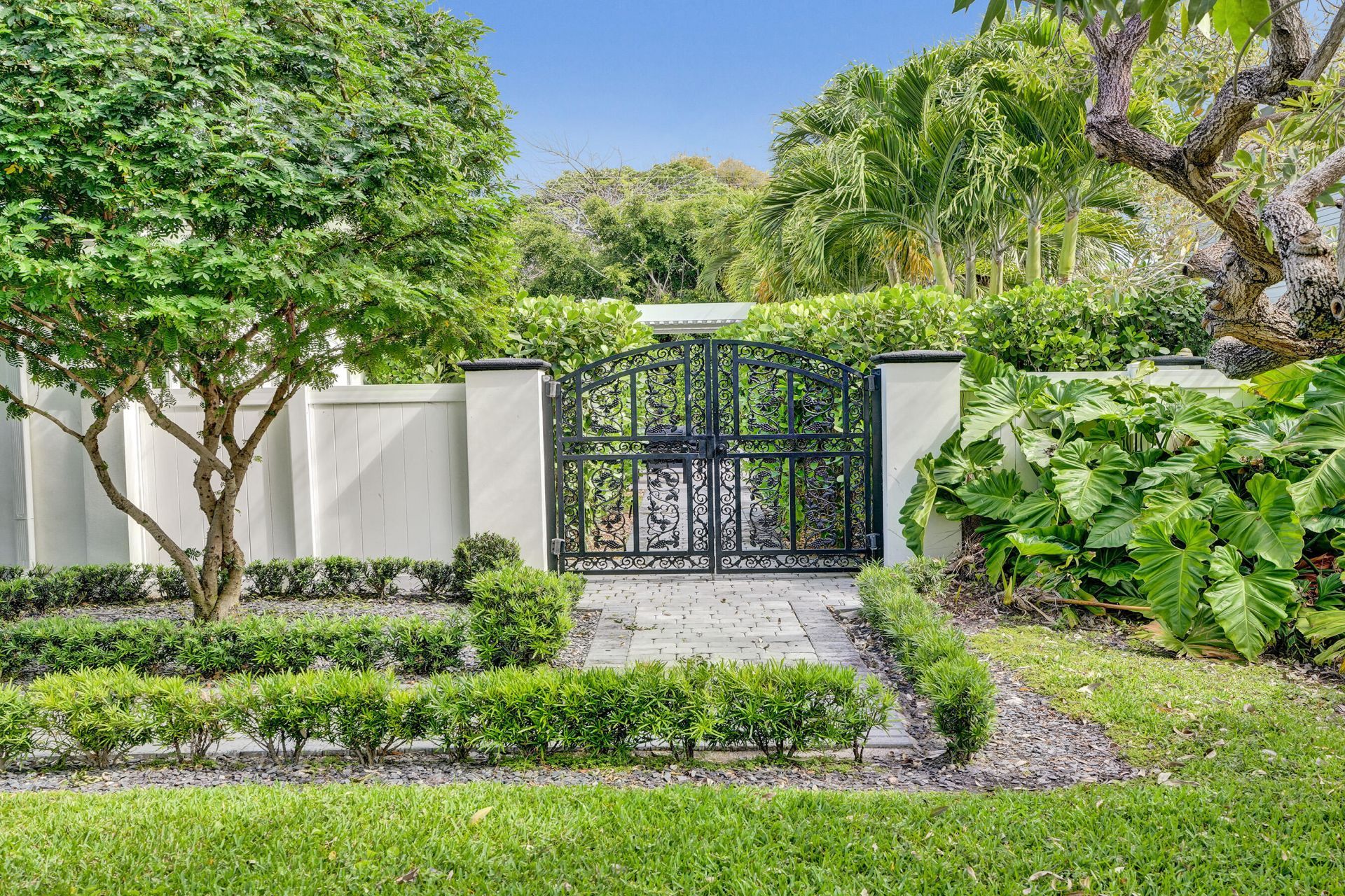 2421 NE 12th Street, Fort Lauderdale, FL 33304 Photo