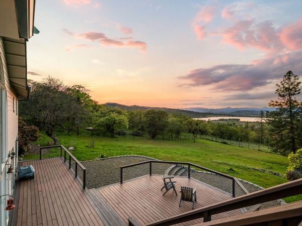 3850 E Antelope Road, Eagle Point, OR 97524