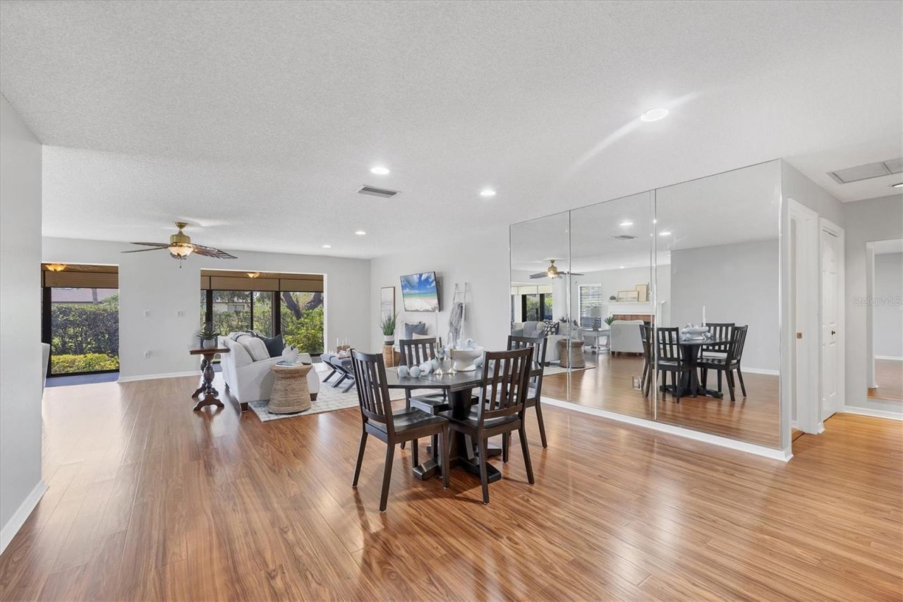 7374 Royal Birkdale Drive, Unit 15D, Sarasota, FL 34238 Photo