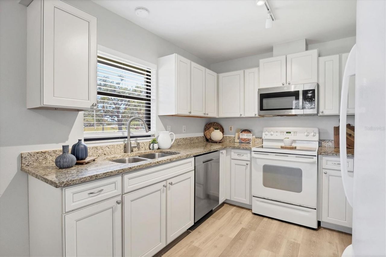 7374 Royal Birkdale Drive, Unit 15D, Sarasota, FL 34238 Photo