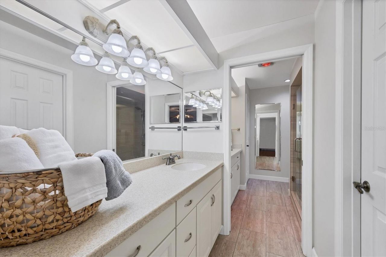 7374 Royal Birkdale Drive, Unit 15D, Sarasota, FL 34238 Photo