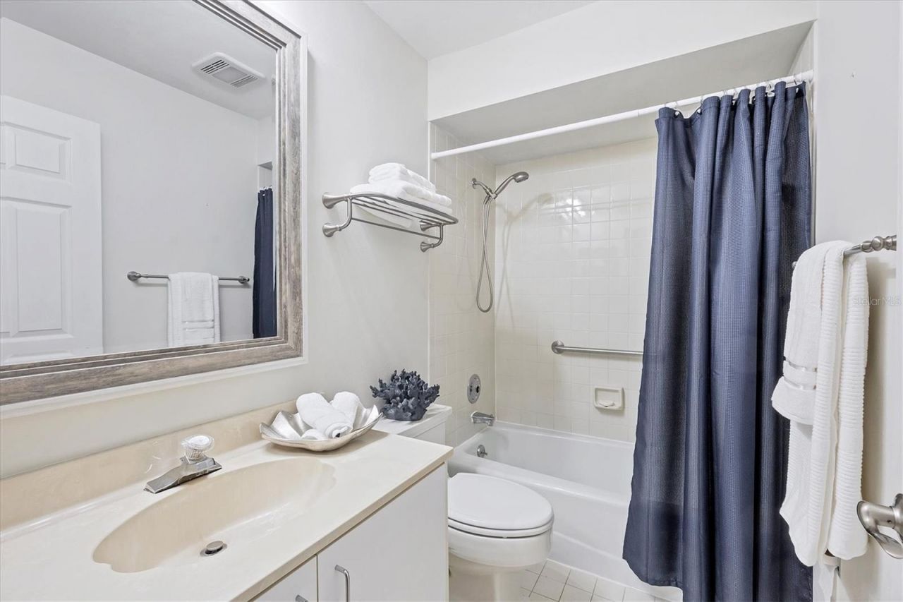 7374 Royal Birkdale Drive, Unit 15D, Sarasota, FL 34238 Photo