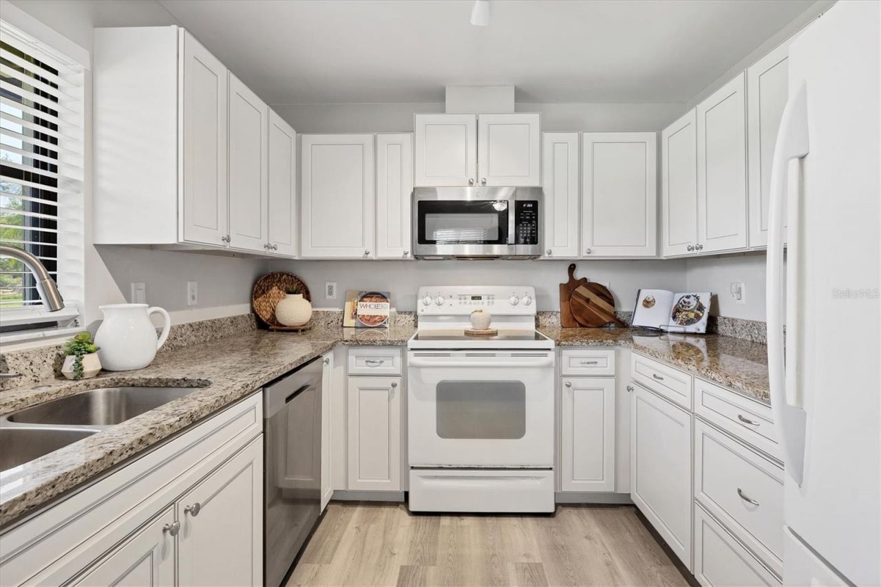 7374 Royal Birkdale Drive, Unit 15D, Sarasota, FL 34238 Photo