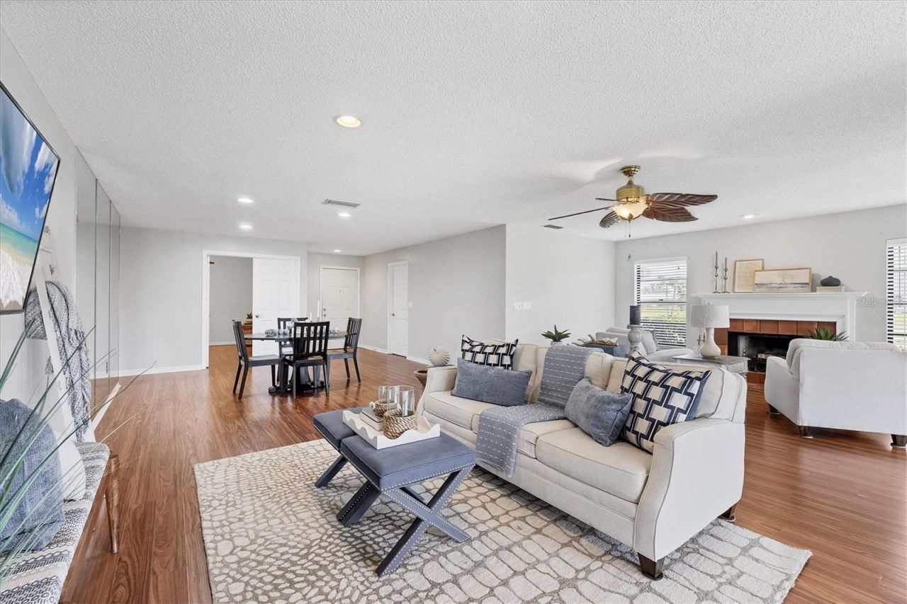 7374 Royal Birkdale Drive, Unit 15D, Sarasota, FL 34238 Photo