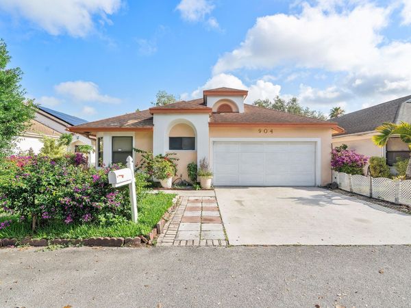 904 Magnolia Avenue, North Lauderdale, FL 33068