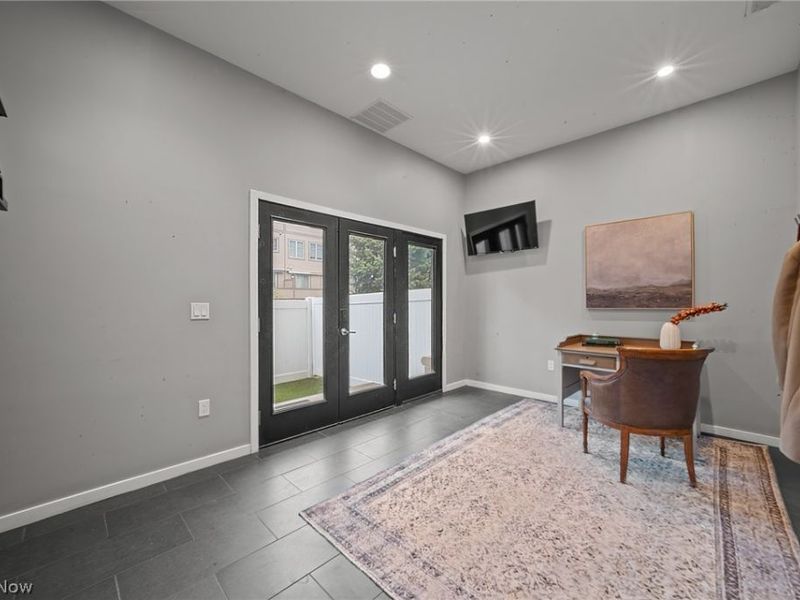 3114 Vine Court, Cleveland, OH 44113 Photo 4