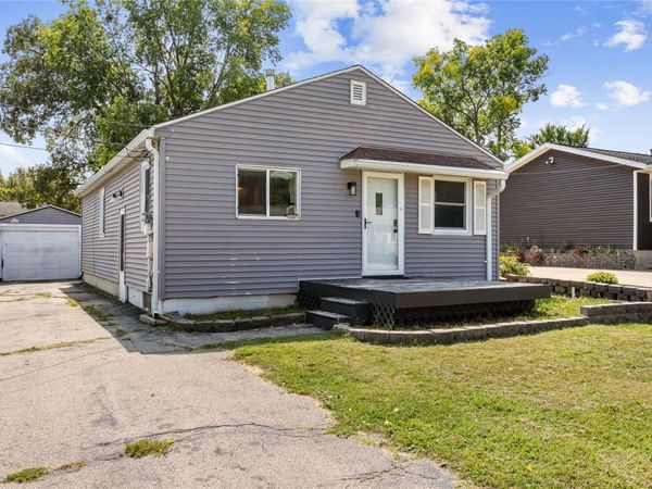 1231 33rd St NE, Cedar Rapids, IA 52402