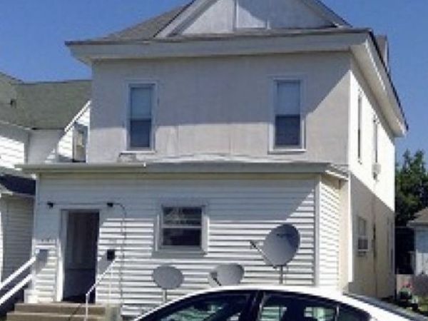 630 6th Avenue , Clinton, IA 52732