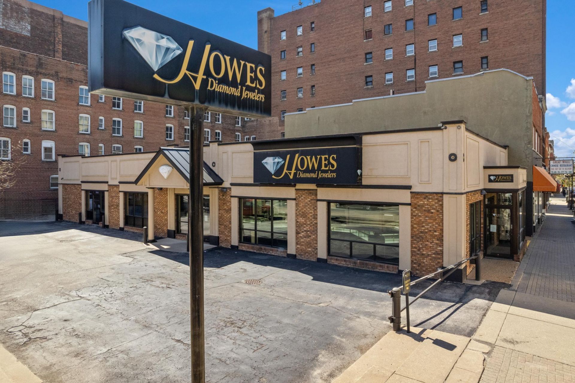 324 Main Street , La Crosse, WI 54601