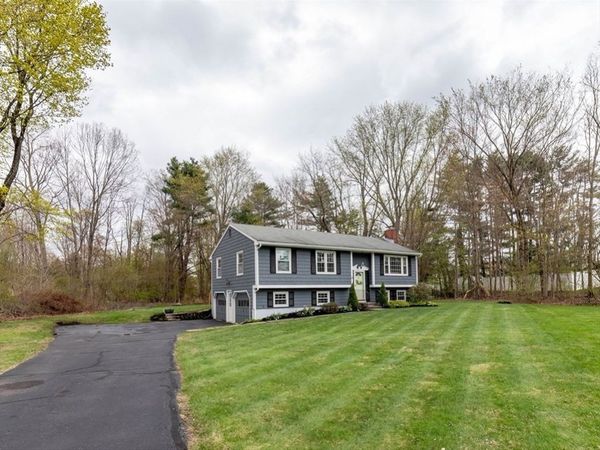 8 Old Farm Rd, Sturbridge, MA 01566