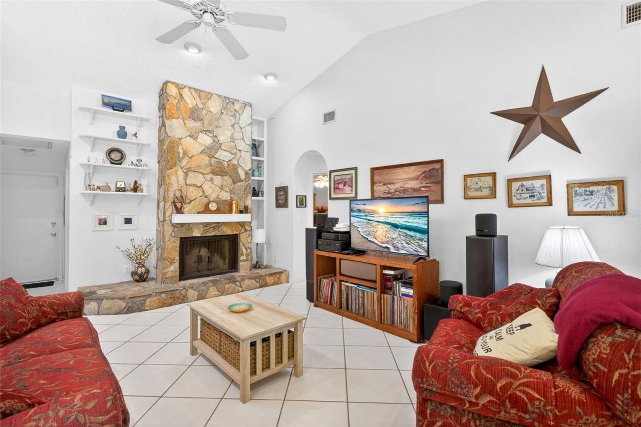 5035 Barrowe Drive, Tampa, FL 33624 Photo