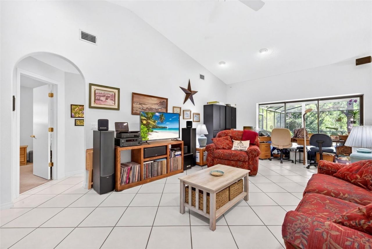 5035 Barrowe Drive, Tampa, FL 33624 Photo