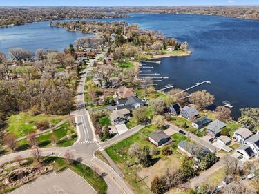 100 Peninsula Road, Medicine Lake, MN 55441