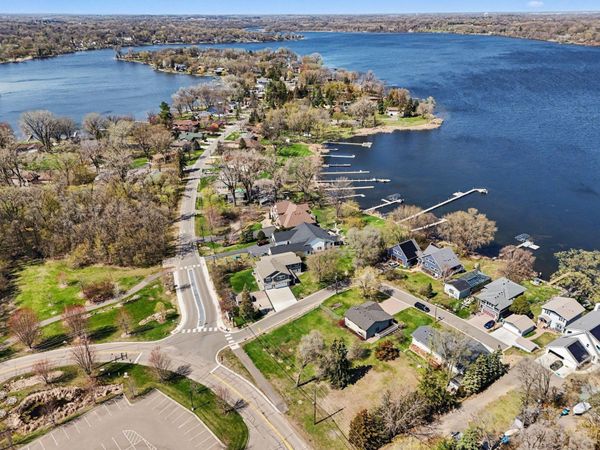 100 Peninsula Road , Medicine Lake, MN 55441