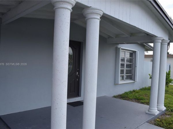 841 Hialeah Dr, Hialeah, FL 33010