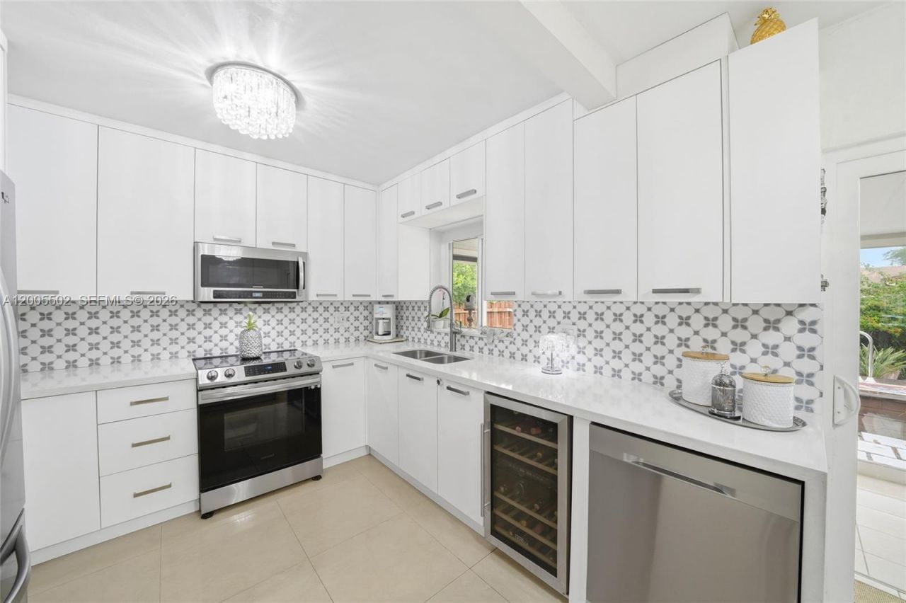 4331 SW 7th St, Miami, FL 33134 Photo