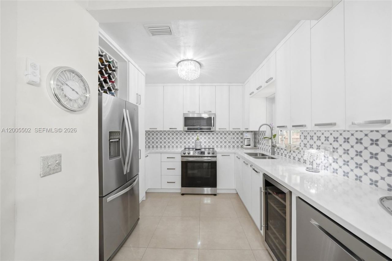 4331 SW 7th St, Miami, FL 33134 Photo