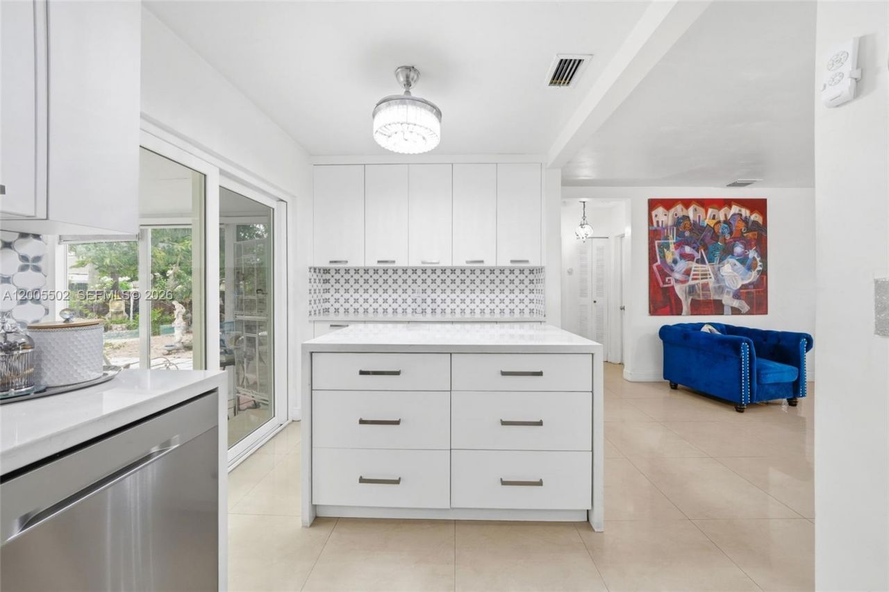 4331 SW 7th St, Miami, FL 33134 Photo