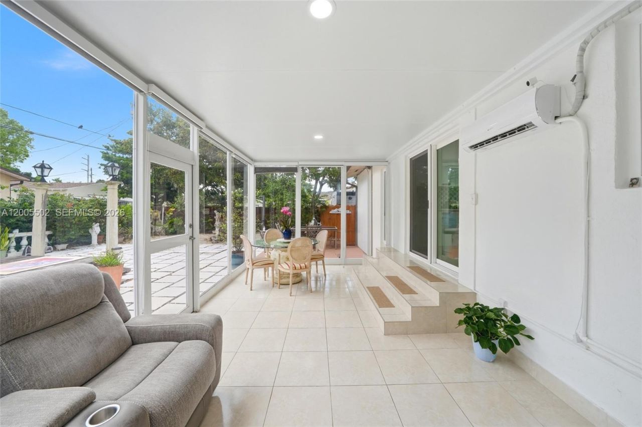 4331 SW 7th St, Miami, FL 33134 Photo