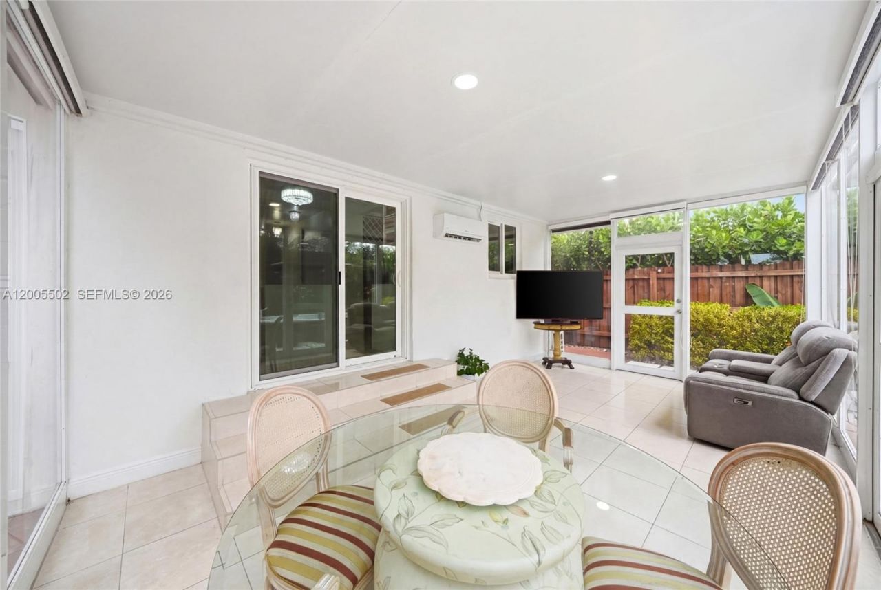 4331 SW 7th St, Miami, FL 33134 Photo