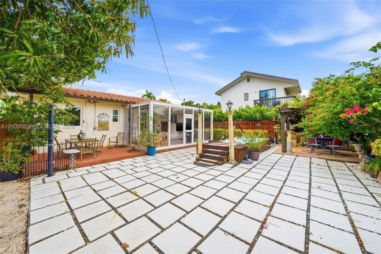 4331 SW 7th St, Miami, FL 33134 Photo