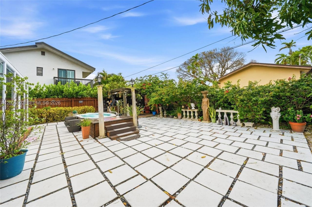 4331 SW 7th St, Miami, FL 33134 Photo