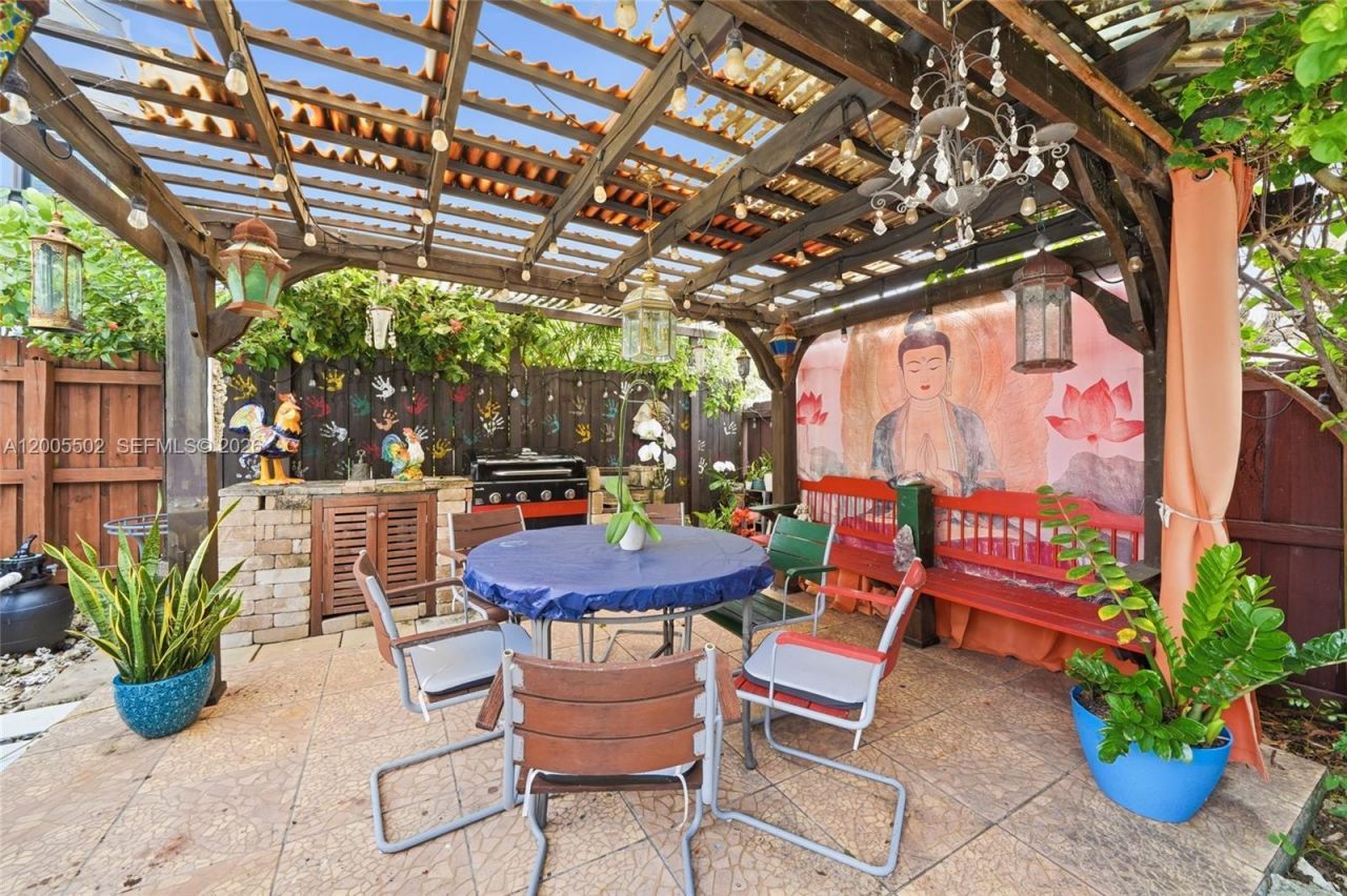 4331 SW 7th St, Miami, FL 33134 Photo