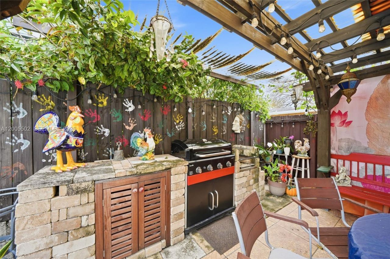 4331 SW 7th St, Miami, FL 33134 Photo