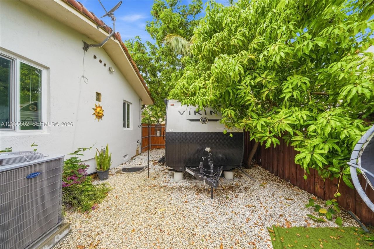 4331 SW 7th St, Miami, FL 33134 Photo