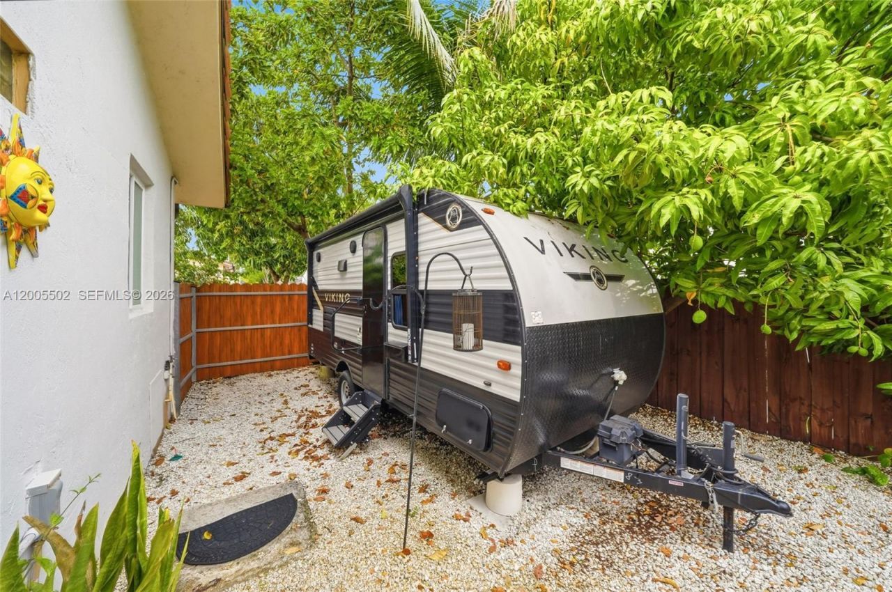 4331 SW 7th St, Miami, FL 33134 Photo