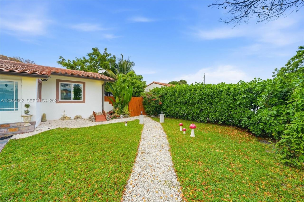 4331 SW 7th St, Miami, FL 33134 Photo