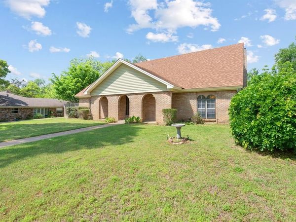 1602 Wagon Wheel Trail, Pantego, TX 76013
