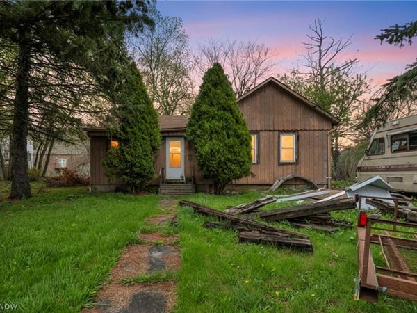 215 Tuscarawas Street , Elyria, OH 44035