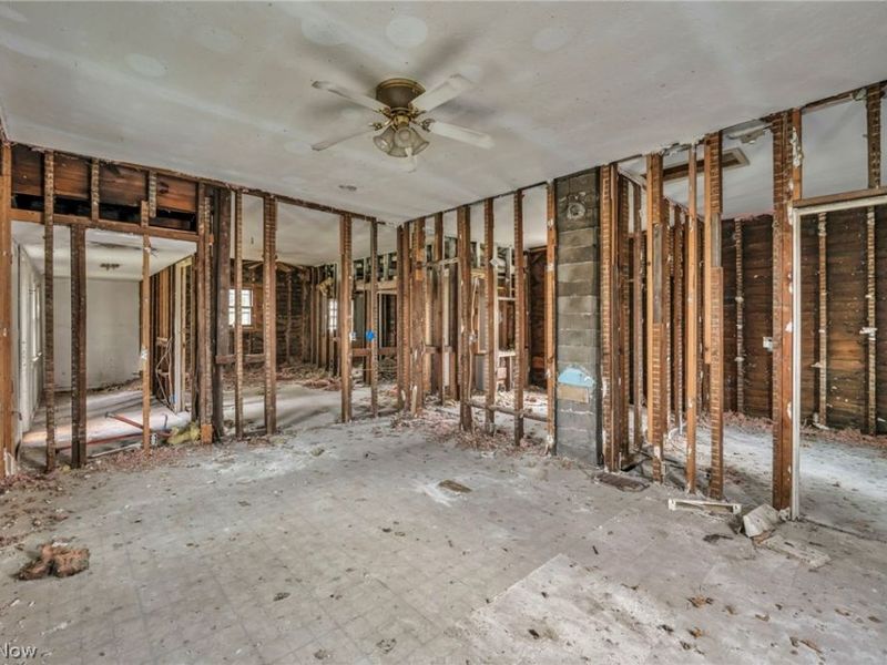 215 Tuscarawas Street, Elyria, OH 44035 Photo 5