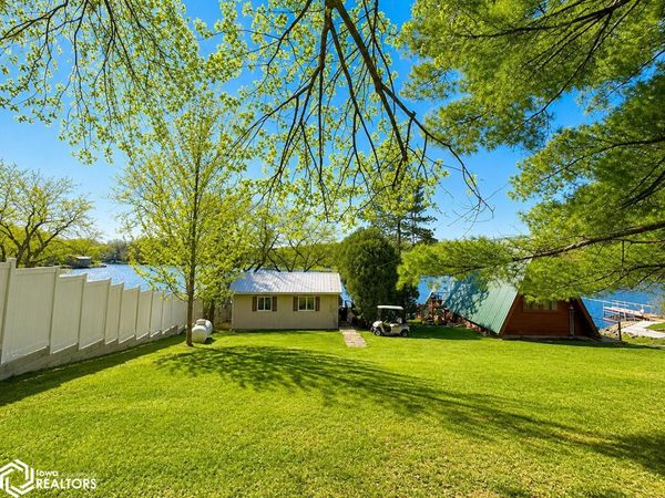 1035 Lakeshore Drive, Brooklyn, IA 52211