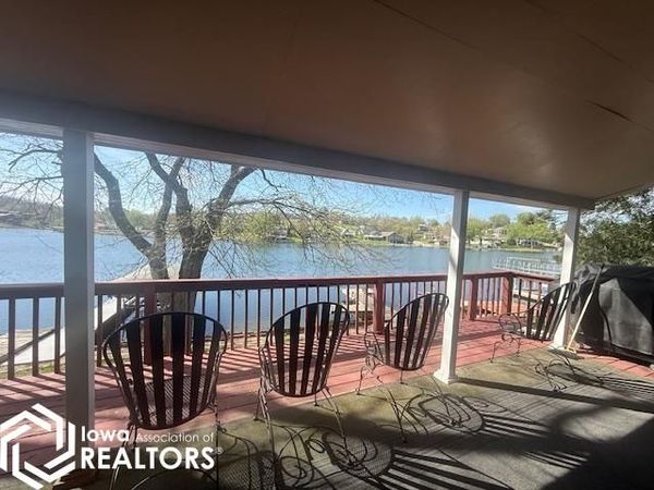 1035 Lakeshore Drive, Brooklyn, IA 52211