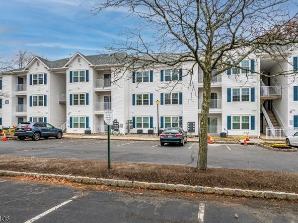 1233 Waterford Dr, Edison, NJ 08817